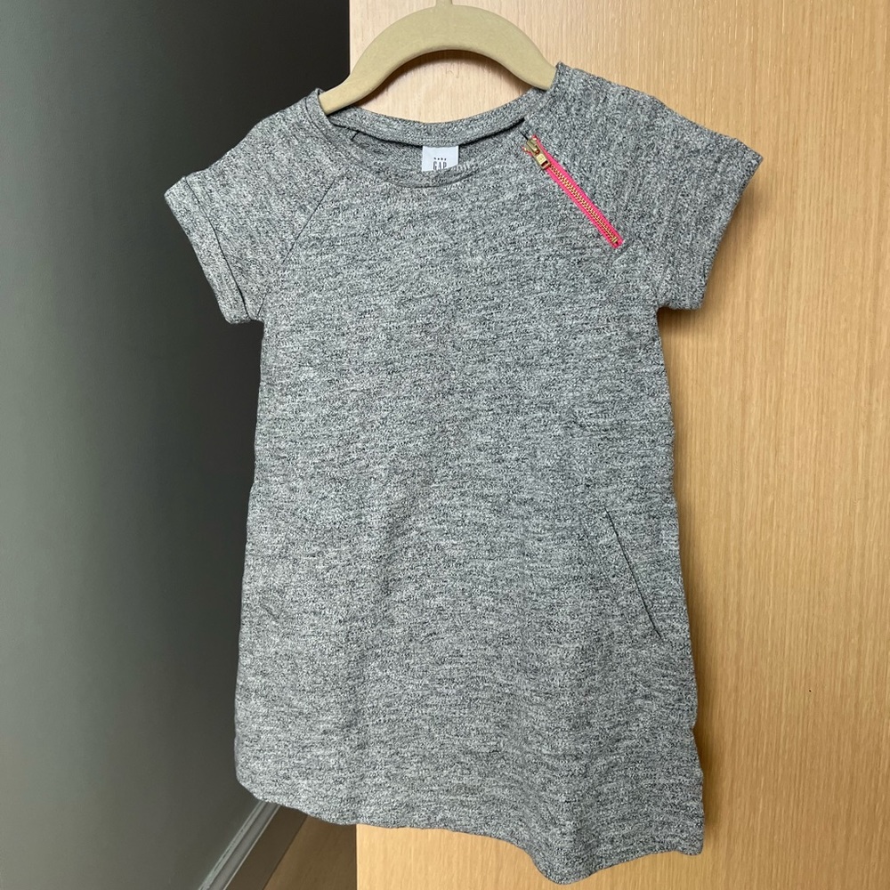 NWT Gap grey heather s/s dress with zipper detail in size 3T